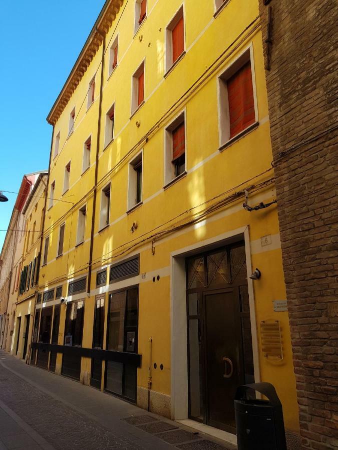 Апартаменты A Due Passi Dal Castello Феррара Экстерьер фото