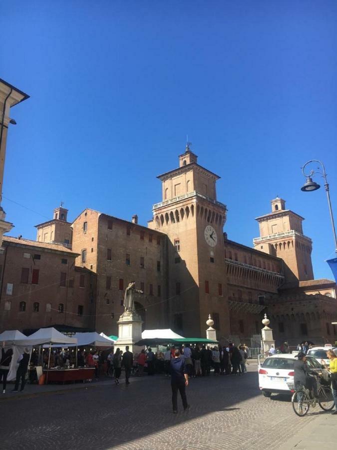 Апартаменты A Due Passi Dal Castello Феррара Экстерьер фото