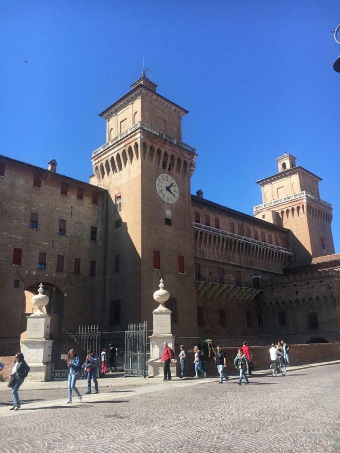 Апартаменты A Due Passi Dal Castello Феррара Экстерьер фото